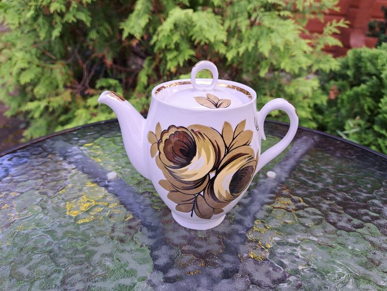 Tējkanna ar haki puķēm un zeltu, PSRS (Citi rpt 71)