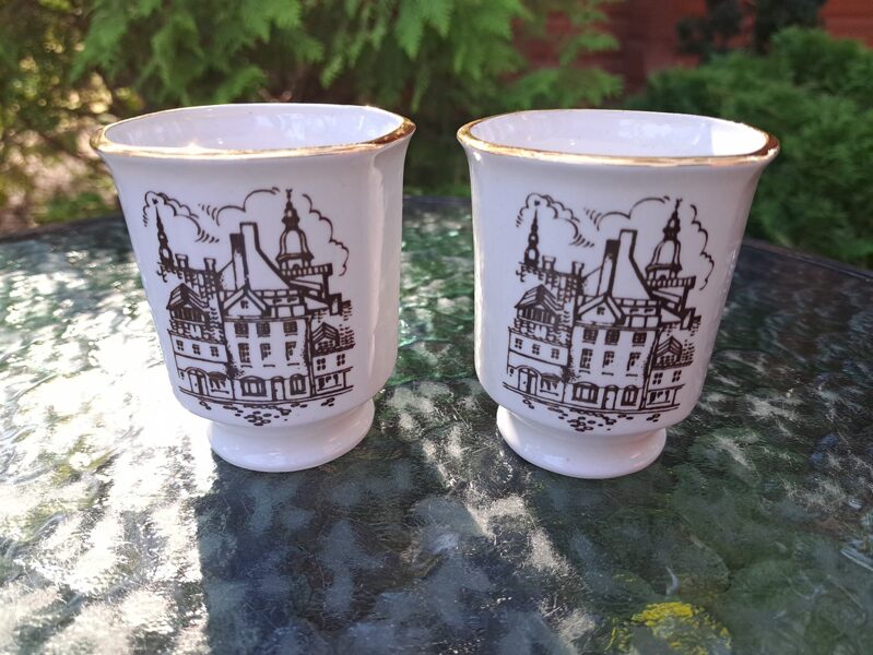 Salvēšu turētājs ar Vecrīgas skatu, zelts. H=9,3cm, RPR (Citi 237)