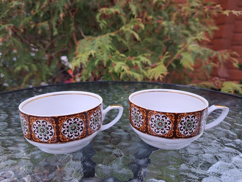 Krūzītes kafijas no kafijas servīzes "Aija-2", ar retu un greznu brūnu rakstu ar zeltu, RPR (Aija-2 kaf 23)