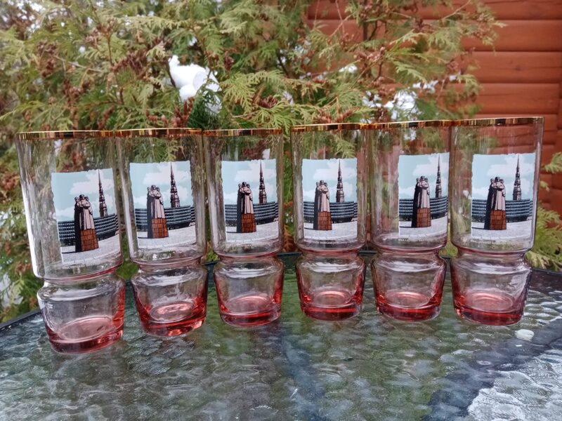 Jauns stikla sulas glāžu komplekts ar vēsturieskiem Vecrīgas skatiem, kompl. 6 personām (Stikla gl 48)