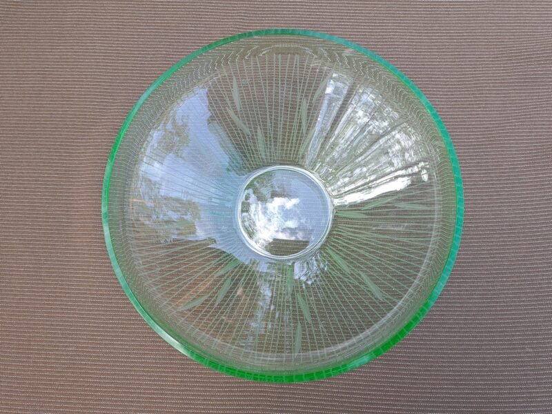 Vintāža zaļa stikla bļoda ar rokas gravēšanu, Latvijas stikls (?) (Stikls sk 173)