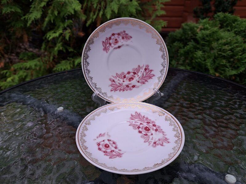 Apakštases ar rozā puķēm un zelta ornamentu, tējas servīze "Aija-2", RPR (Aija-2 tējas 124)