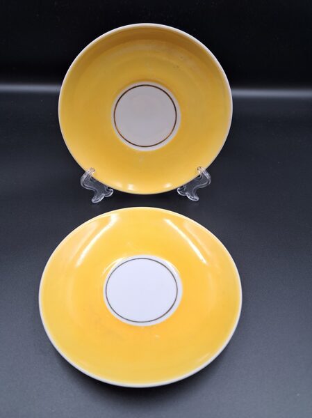 Apakštases intensīvi dzeltenas, no servīzes "Aija-2" (trauki ar brūtainu dekolu), RPR (Aija-2 tējas 127)