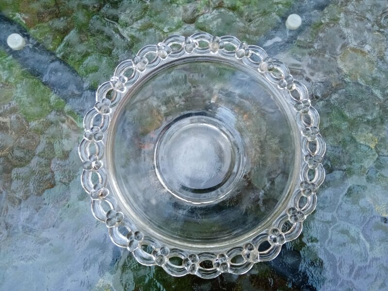 Igaunījas rāžotāja  Tarbeklaas mežģīņu stikla bļodiņa, caurspīdīga (Stikls sk 61)