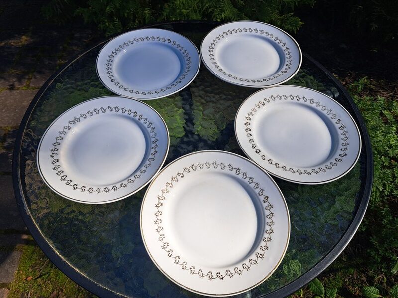 Šķīvji salātu, d=20cm, pusdienu servīze "Aija-2" balta ar zelta rakstu gar malu, RPR (Aija-2 pus 76)