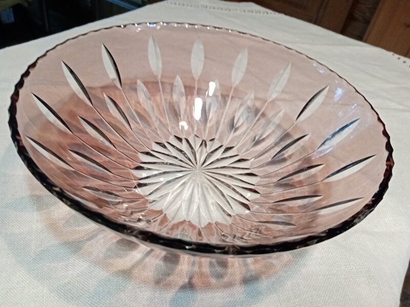 Iļģuciema rozā stikla (nav kristāls) augļu bļoda (Stikls sk 22)