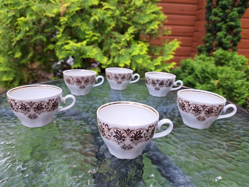 Krūzītes, kafijas servīze "Ārija" ar brūnu mežģīņu dekolu (bēšs tikliņs, auksts tonis) un zeltu, RPR (Ārija kafijas 97)