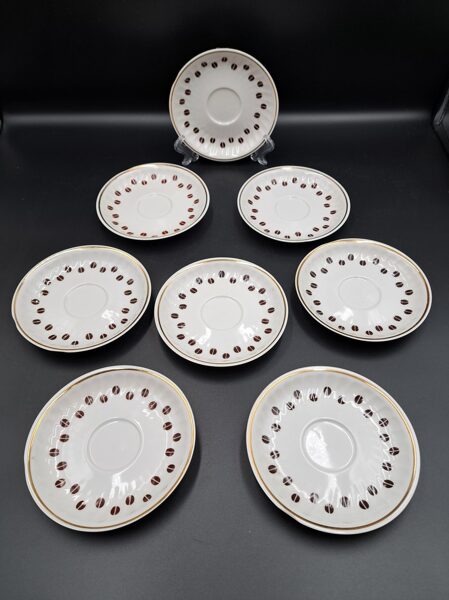 Apakštases, plānsienu kafijas servīze "RĪGA" ar kafijas pupiņām un zeltu, RPR (Rīga 80 72)