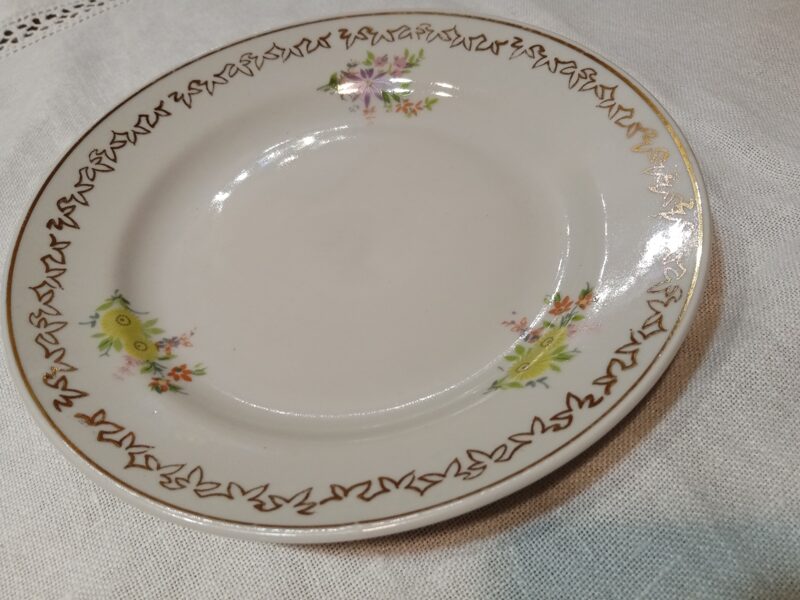 Šķīvis 17cm, pusdienu servīze "Spīdola" ar dzeltenām puķēm (Spīdola 07)