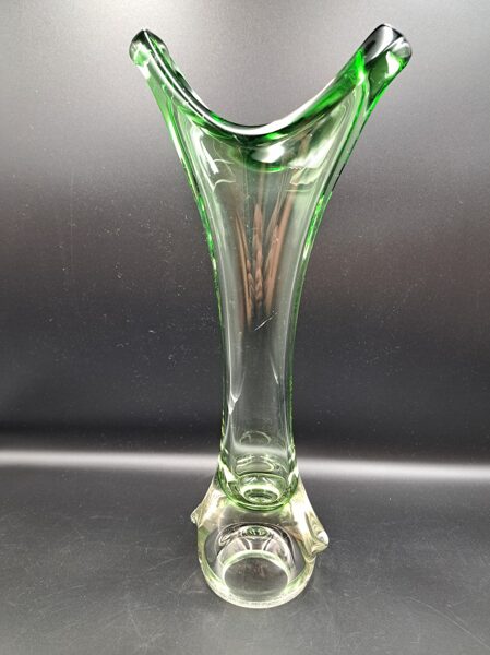 Ļoti skaista gaiši zaļa īvānu stikla vāze "LĪKSNA". 1980.gads, LSF (Stikla vāze 86)