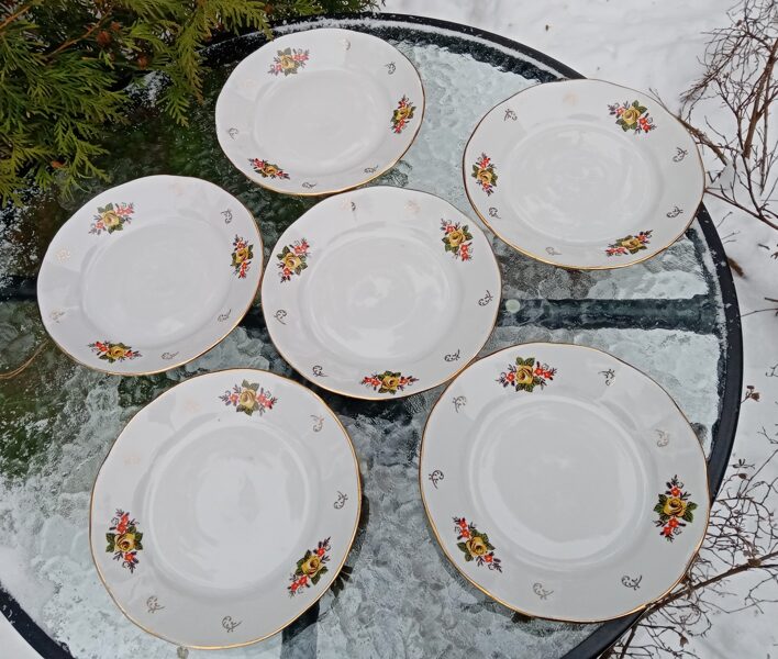 Kūku šķīvji, tējas servīze "Karīna" ar dzeltenu rozi un sarkanām puķītēm, RPR (Karīna 73)