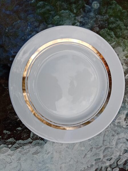 Šķīvjis kūku, d=15,4cm ar 2 zelta līnijām (biezu un šauru) un taisnu malu (Citi pusd 48)