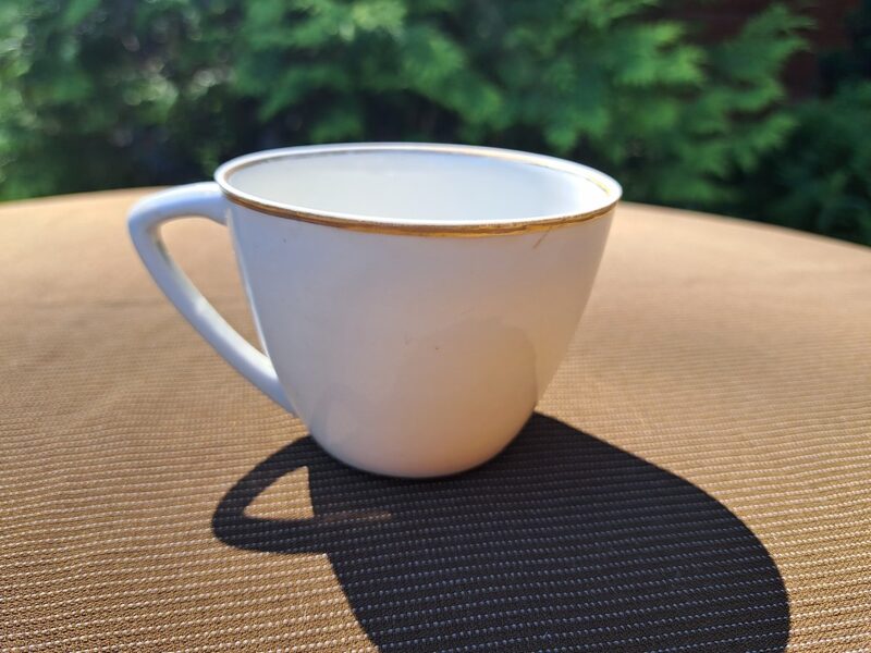 Krūzīte balta ar šauru zelta apvilkumu, kafijas servīze "Daina", RPF (Daina 33)