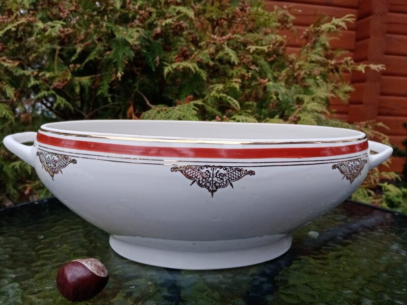 Terīne "Gludā" bez vāka ar tumši sarkanu un zelta gleznojumu, pusdienu servīze "Gludā", PFF (Gludā 74)