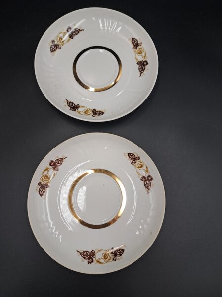 Apakštases no tējas servīzes "Māra" ar bešā rozēm un zeltu, RPR (Māra pusdienu 147)