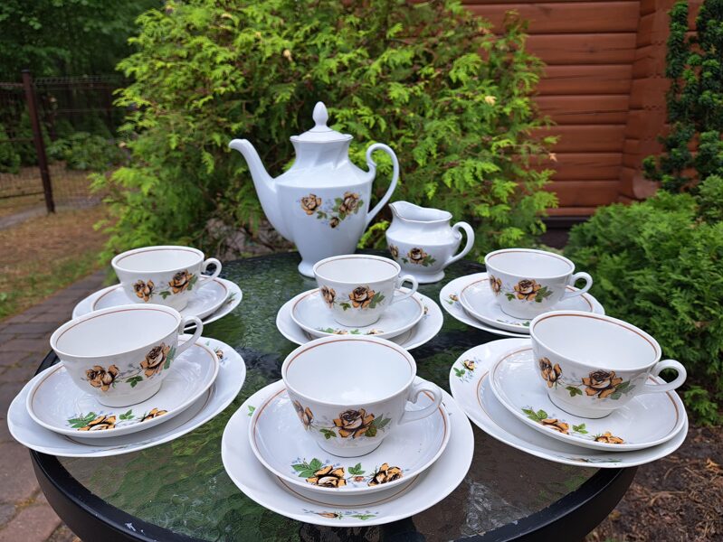 Servīze tējas "Viktorija" ar bēšām rozēm un brūnu lustru, RPR (Viktorija t 81)