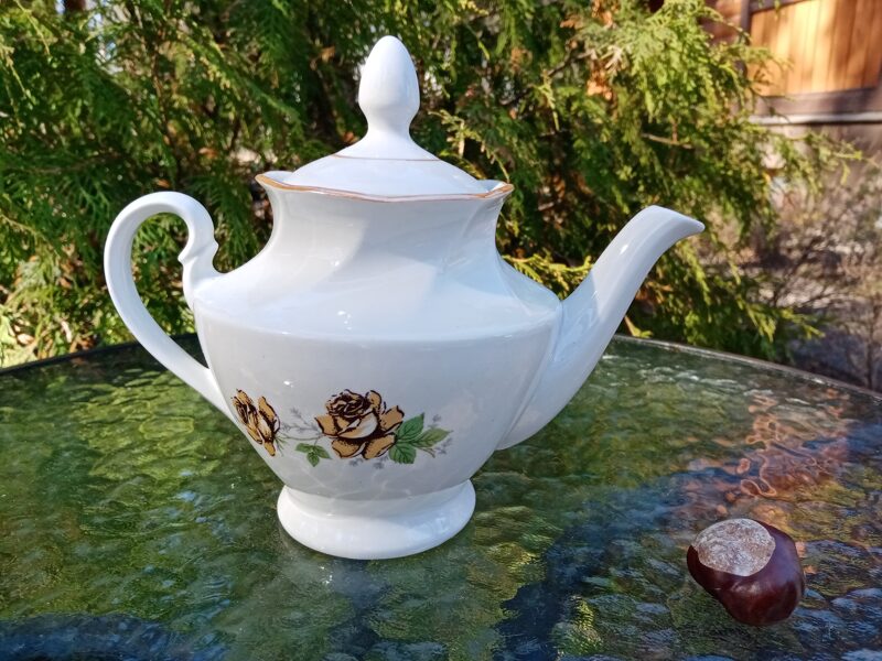 Tējkanna mazā, tējas servīze "Viktorija" ar gaiši brūnām rozēm (Viktorija t 26)