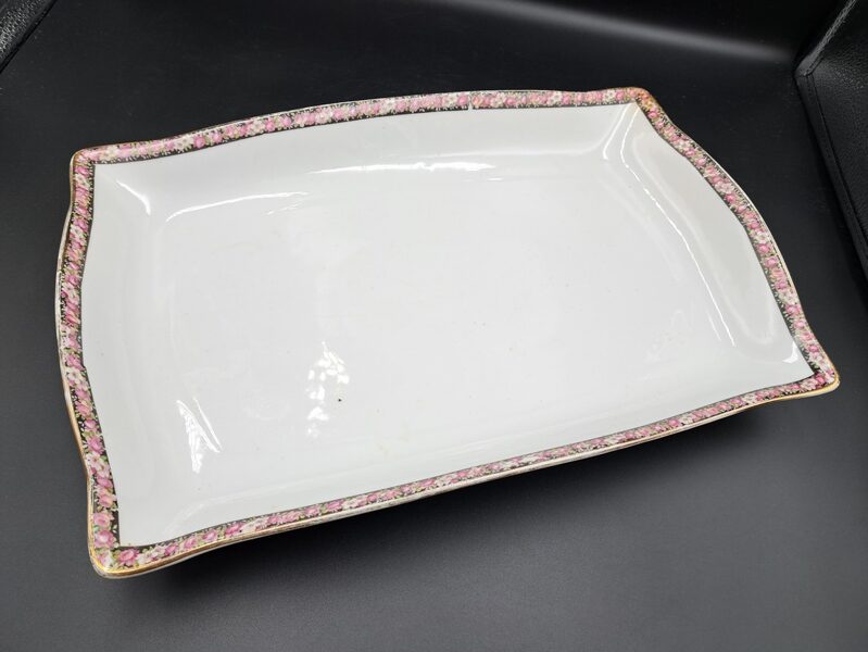 Pirmskara liels kantains servējamais bļoda-šķīvis ar rožu apmali un zeltu, 38cmx24,5cm  (Vācija 125)