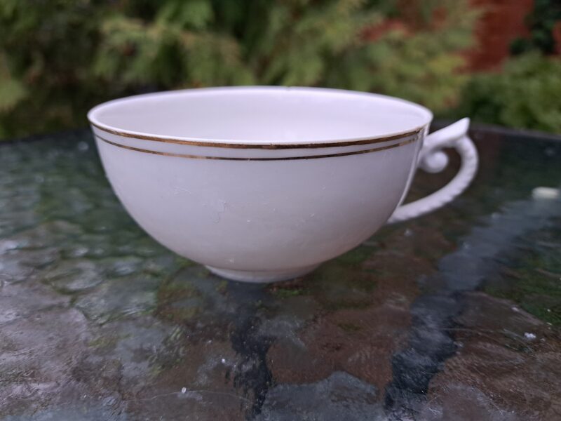 Krūzīte, tējas servīze "Laima" balta ar zelta svītrām, RPF (Laima 52)