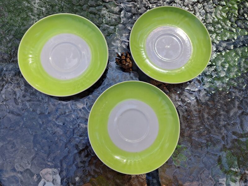 Apakštases gaiši zaļas ar baltām pumpiņām (bez zelta), tējas servīze "Māra" (Māra tējas 94)