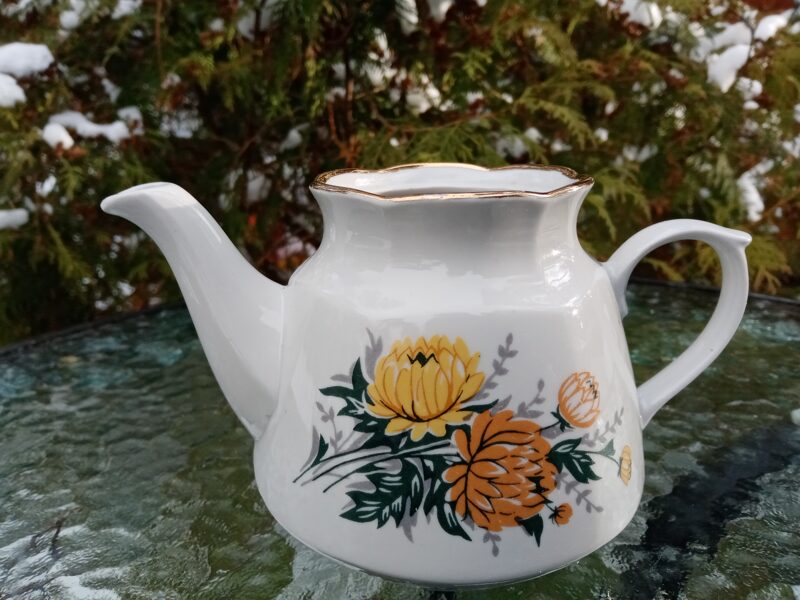 Tējkanna bez vāciņa, servīze "Karīna" ar dzeltenām asterēm(liels pušķis) ar zeltu, RPR (Karīna 95)