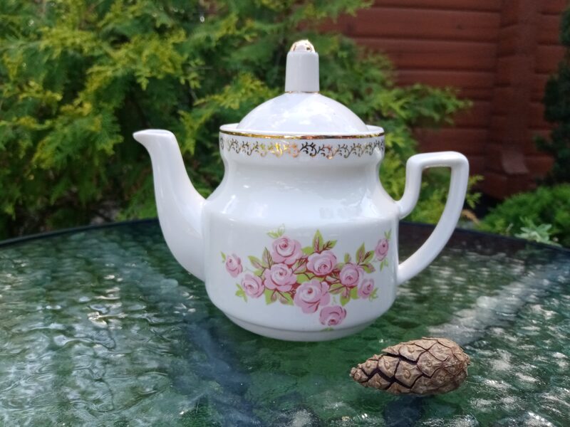 Mazā tējkanna ar rozītēm un zelta dekoru, tējas servīze "Aija-2" (Aija-2 tējas 51)