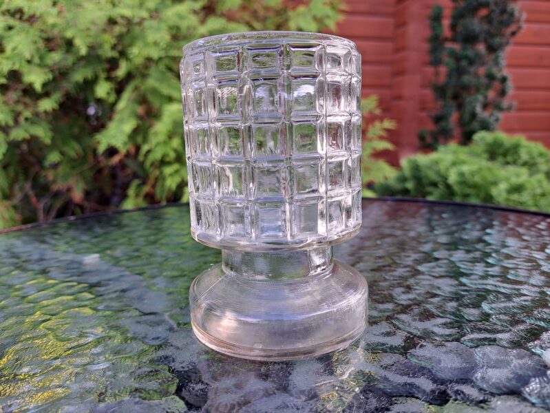 Sena vāzīte-kauss, presēts stikls (vafeļu virsma). H=12cm (Stikla vaze 76)