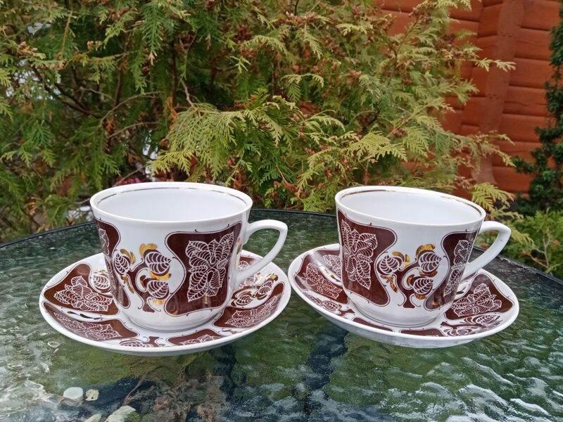 Tējas/buljona pāris ar greznu brūnu dekolu un zeltu, RPR (Buljona 76)