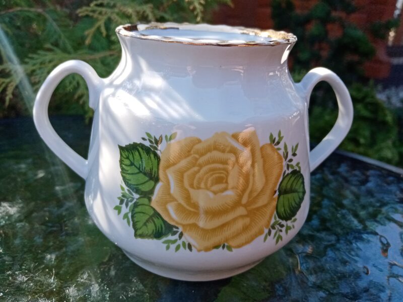 Cukurtrauks bez vāka ar dzelteno rozi, tējas servīze "Māra" (Māra tējas 36)