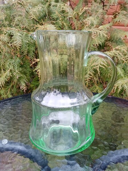 Zaļa stikla sulas krūze, kvadrāta forma. Līvānu stikls (Citi st 16)