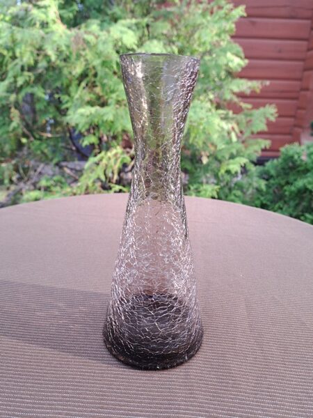 Brūngana konusveida vāzīte ar kraklē efektu stikla virskārtā Nr.2 (Stikla vāze 103)