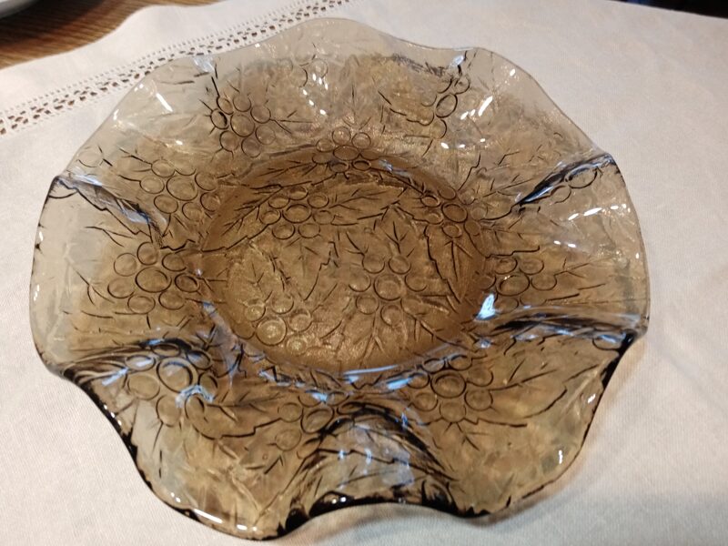 Vintāža izspiesta stikla augļu bļoda (lielā), forma "žabo" (Stikls sk 20)