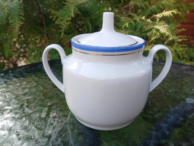 Cukurtrauks balts ar gaišī zilu un zelta svītrām, PFF (Rīga-60 26)