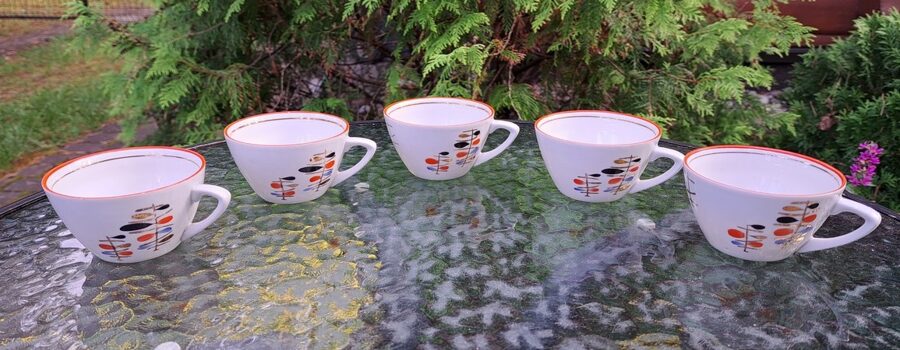 Krūzītes, kafijas servīze "Ausma" ar rokas gleznojumu (sarkana, melna, zila krāsa ar zeltu), PFF (Ausma 50)