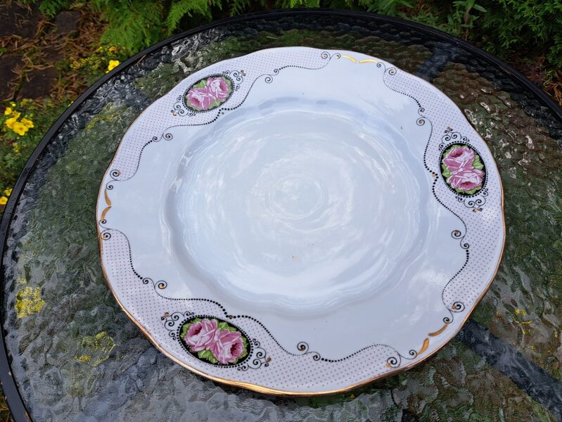 Lielais servējamais šķīvis apaļais d=36cm ar rožu kameju un bagātīgu zeltu, pusdienu servīze "Ārija", RPR (Ārija pusdienu 280)