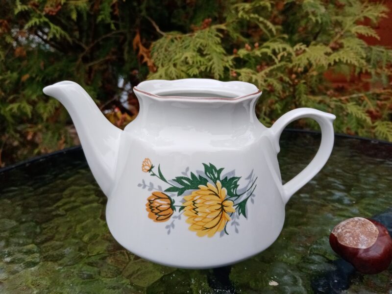 Tējkanna bez vāciņa ar dzeltenām asterēm(mazs pušķis) bez zelta ar tumši brūnu lustru (Karīna 83)