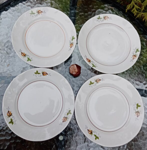 Kūku šķīvji ar bešām rozēm un brūnu lustru (bez zelta), tējas servīze "Viktorija" (Viktorija t 50)