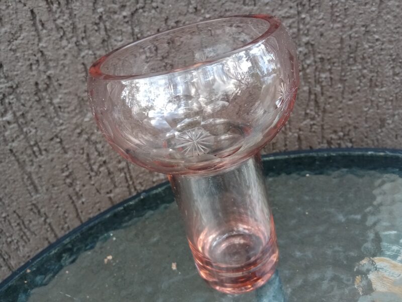 Iļģuciema vāzīte ar elegantu slīpējumu (Stikla vāze 26)