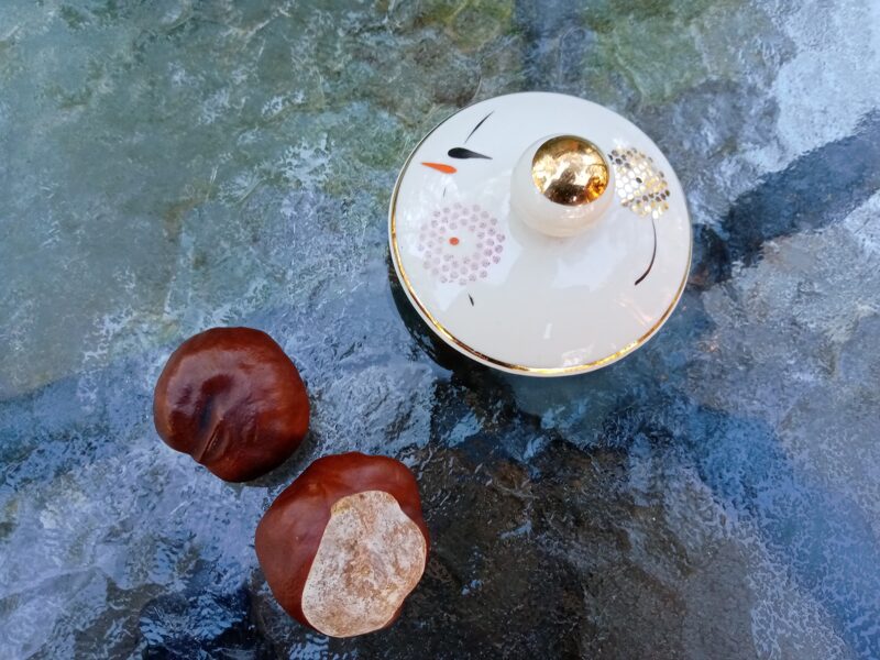 Vāciņš cukurtrauka, servīze "Marijka" ar zelta un lillā puķēm (Marijka 23)