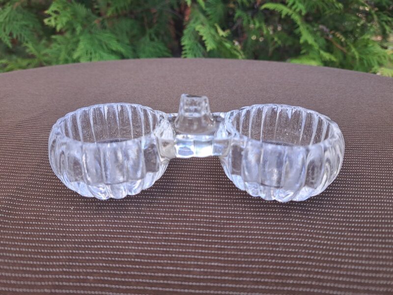 Sena stikla sālnīca ar lauzto rokturi, presēts caurspīdīgs stikls (Stikls sk 161)