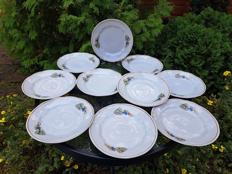 Šķīvji salātu ar 3 Jāņu pušķiem ar 3 margrietiņām katrā pušķī, diam.20cm. Forma "Ārija", RPR (Ārija pusdienu 340)