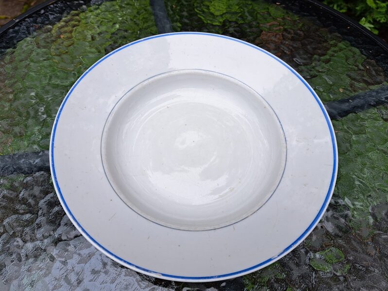 Zupas šķīvis, diam.24,5cm, ar zilām svītrām bez zelta, Rīgas keramikas fabrika (Pirmskara 28)