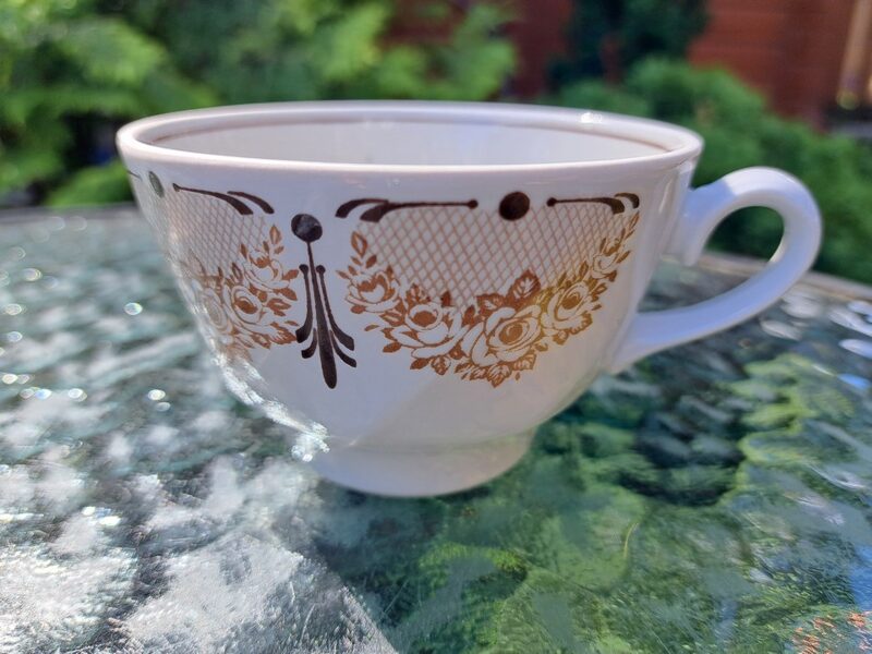 Tējas krūzīte, tējas servīze "Viktorija" ar brūnu tikliņu ar rozītēm un brūnu apvilkumu iekšā, RPR (Viktorija t 138)