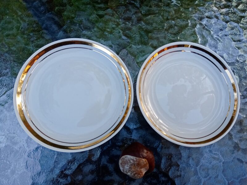 Baltas ar zeltu apakštases, kafijas servīze "Ausma" (Ausma 63)