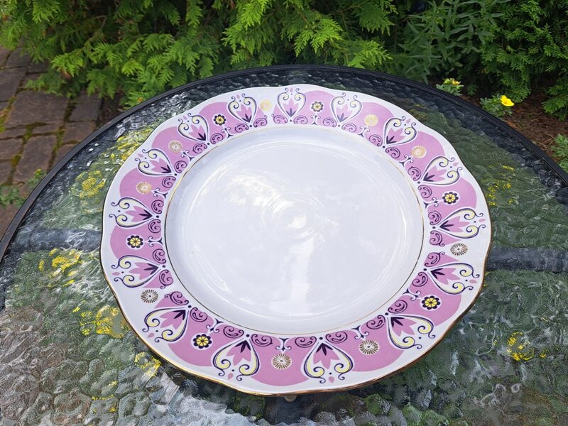 Lielais apaļais šķīvis d=36cm, pusdienu servīze "Vilnis" ar ļoti reti sastopamu un greznu lillā dekoru un zeltu, RPR (Vilnis 150)