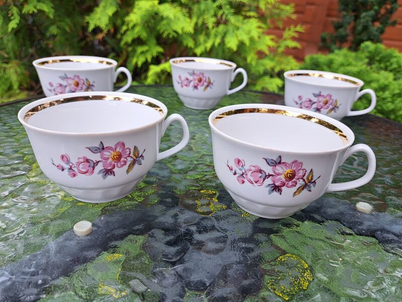 Tējas krūzīte "Māra" ar ābeļziediem un zeltu. Zelts ir 100% (Māra tējas 125)