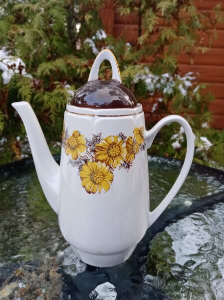 Kafijas kanna ar vāciņu no kafijas "Aija-1" ar kliņģerītēm un brūnu vāciņu, RPR (Aija-1 kafijas 13)