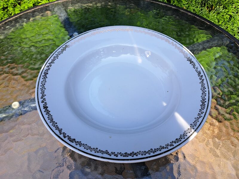 Zupas šķīvis, d=24cm, pusdienu servīze "Aija-2" balta ar zelta rakstu gar malu, RPR (Aija-2 pus 85)