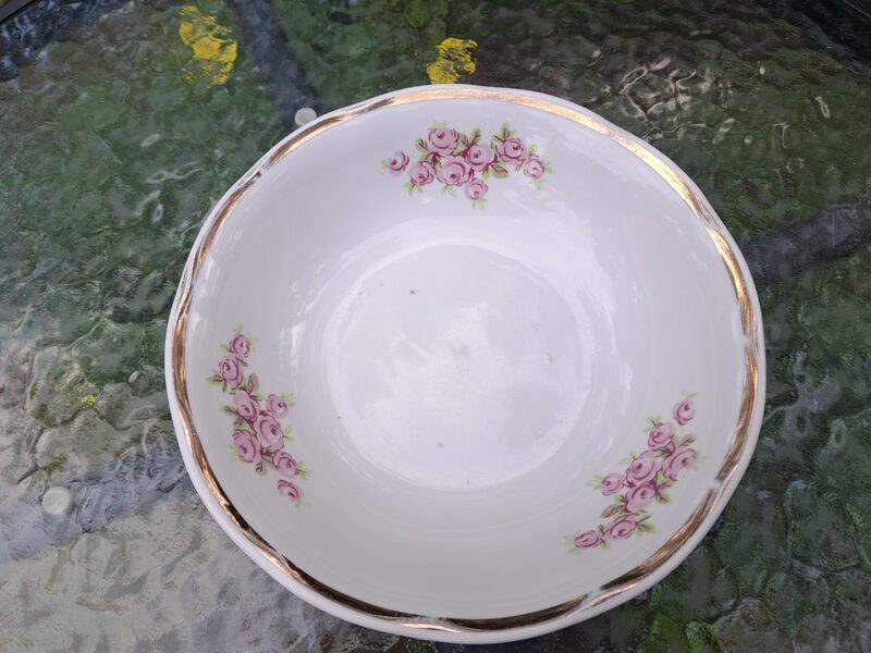 Cepumu bļoda, ar rozītēm un zeltu no tējas servīzes "Ārija",  RPR. Diam. 19,2cm (Ārija tējas 148)