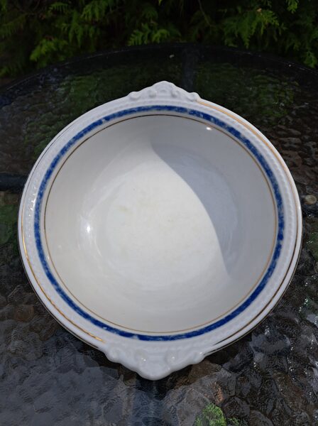 "Laimas" cepumu bļoda, RPF. Balta ar 2 šaurām zelta svītrām un 1 biezu zilu, RPF (Laima 31)